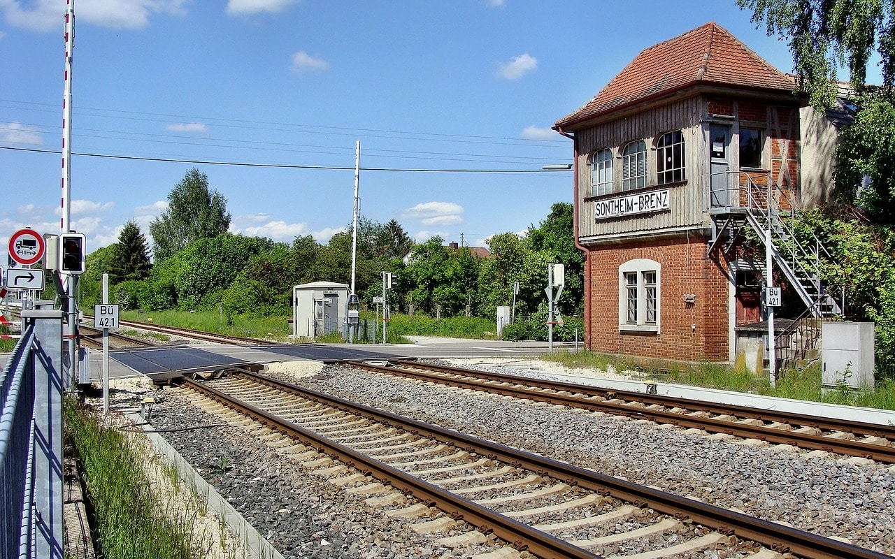 Bahnübergang mit Schranken