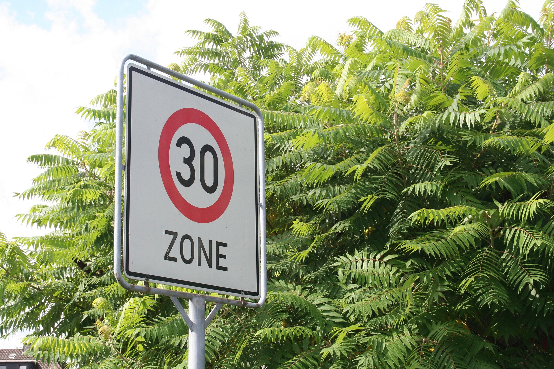 In der 30er-Zone geblitzt? Bußgeld laut Bußgeldkatalog droht!