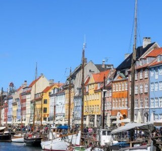 Der Fotoausschnitt zeigt einen Stadtbereich von Kopenhagen und verdeutlicht das Umweltzonen-Fahrverbot.