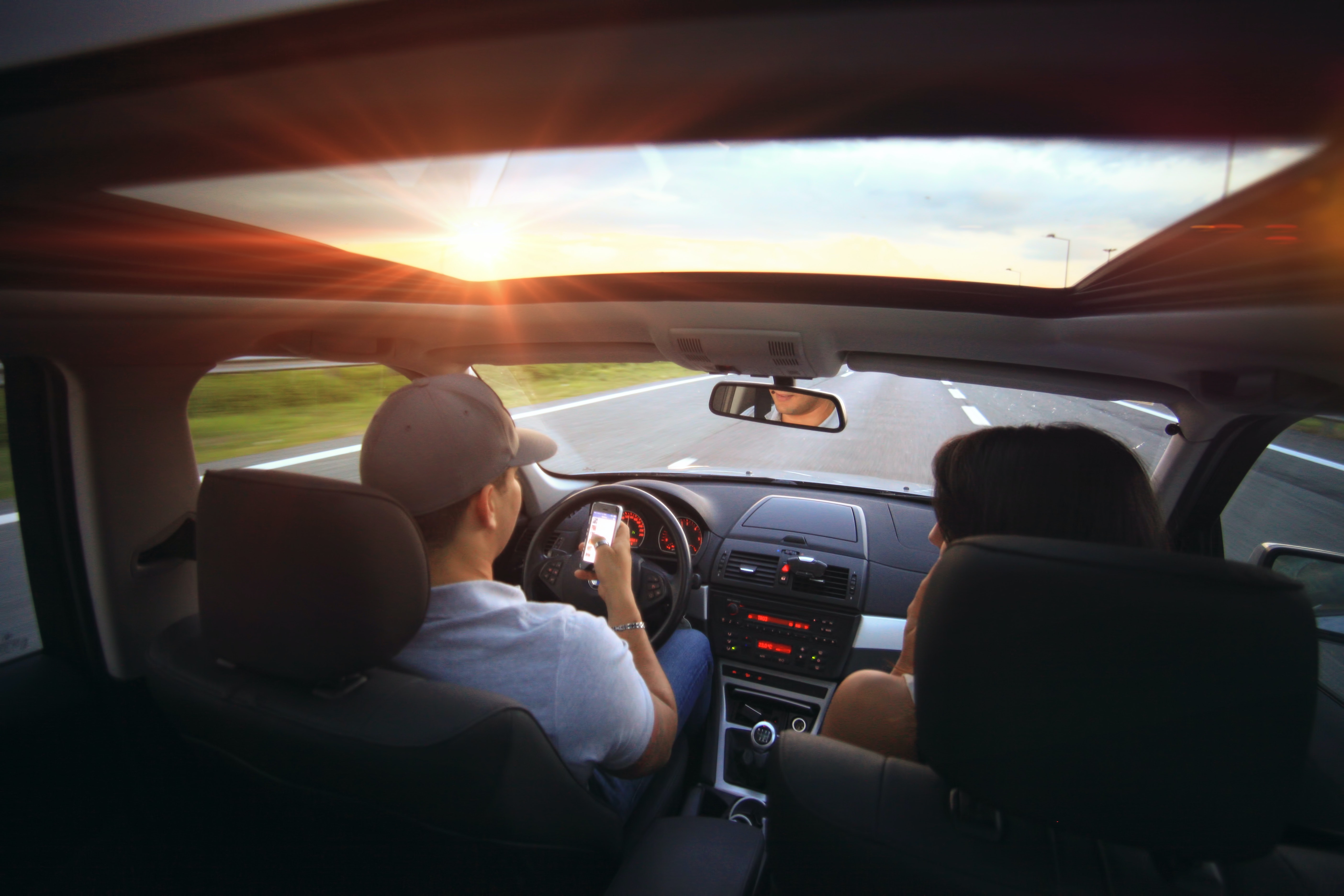 Mehrere Handyverstöße können bei einer Gesamtwürdigung ein Fahrverbot wegen Beharrlichkeit begründen.