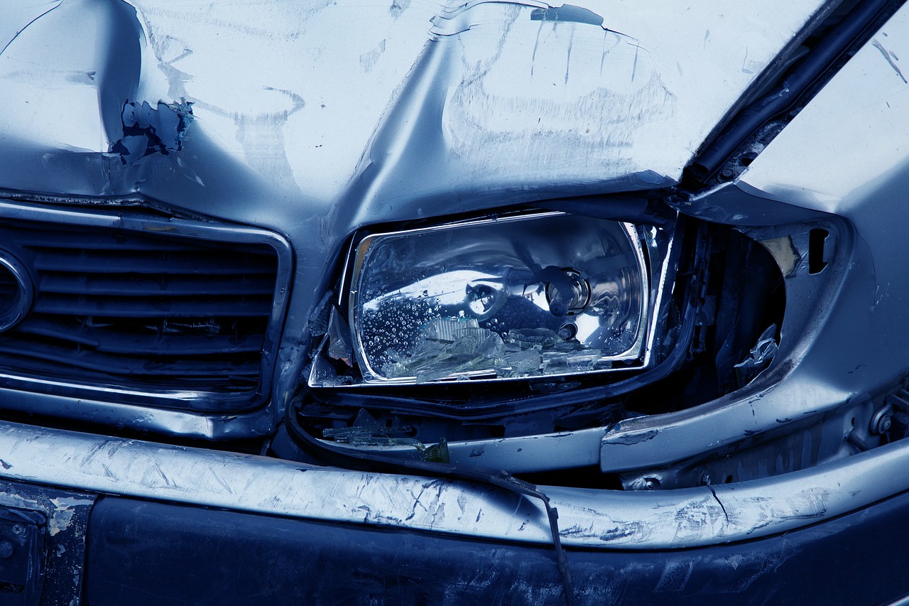 Für einen Unfall im Straßenverkehr kann es verschiedene Ursachen geben.