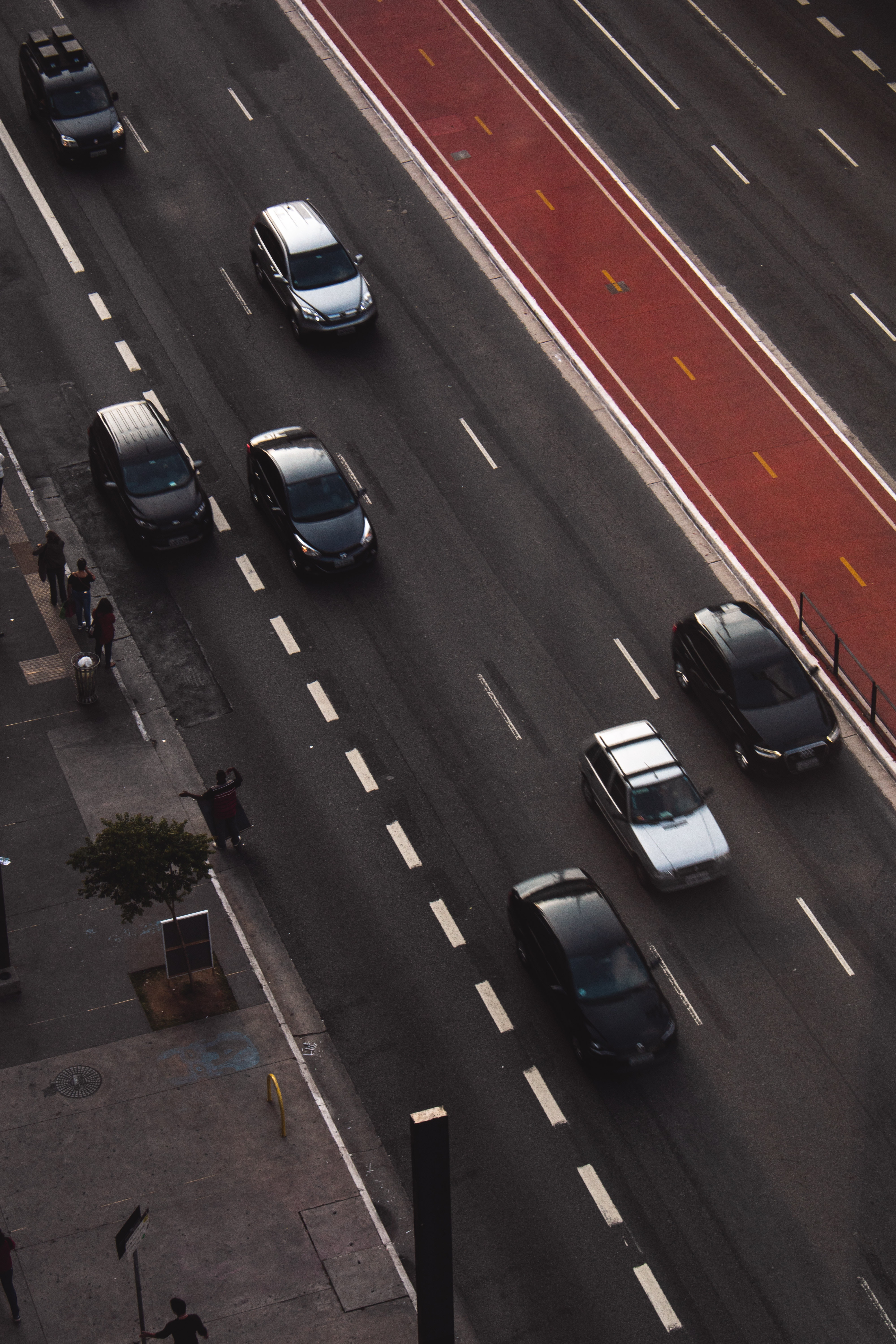 Abstandskontrolle: Sicherheitsabstand auf der Autobahn