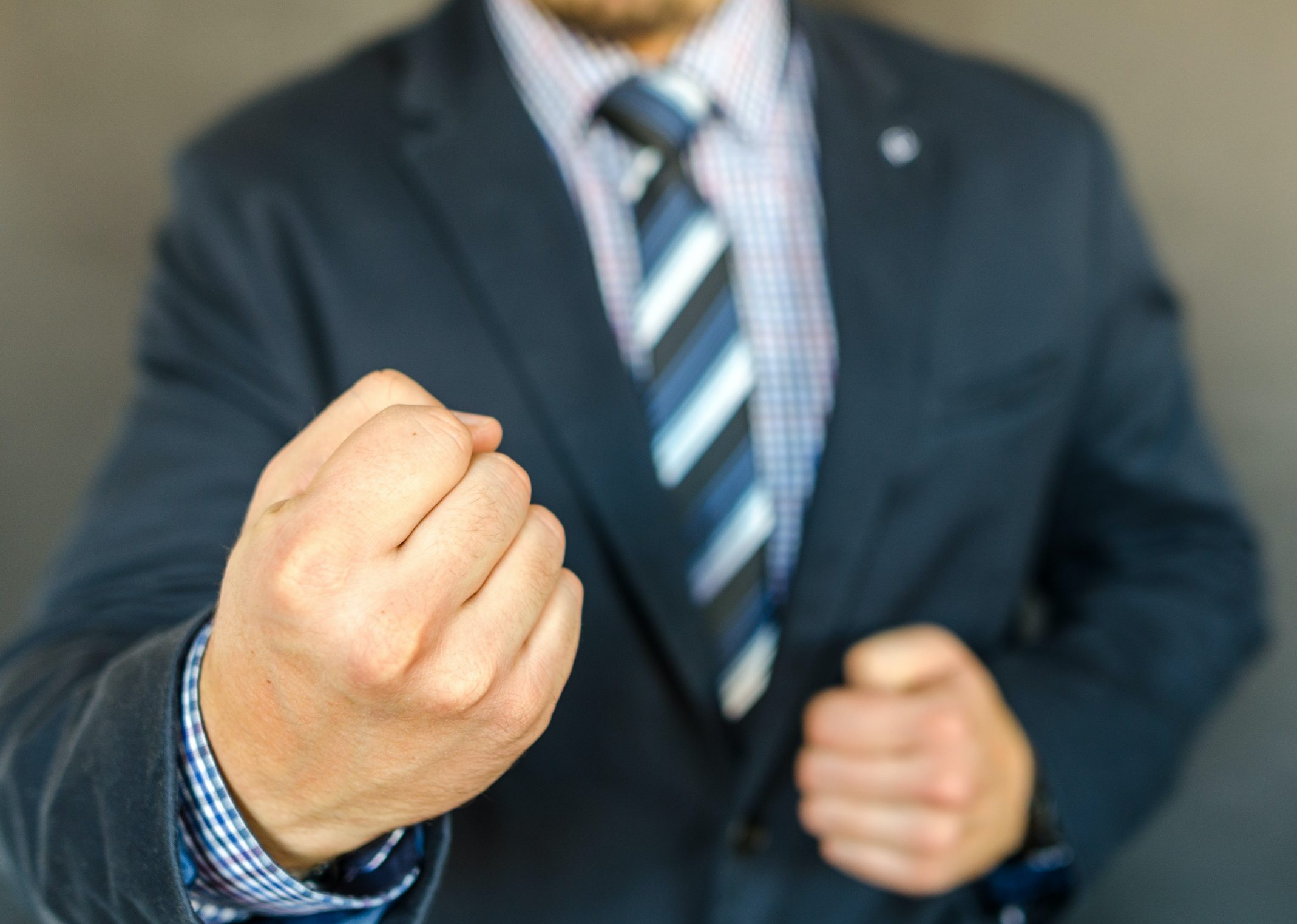 Gründe, um den Arbeitgeber abzumahnen