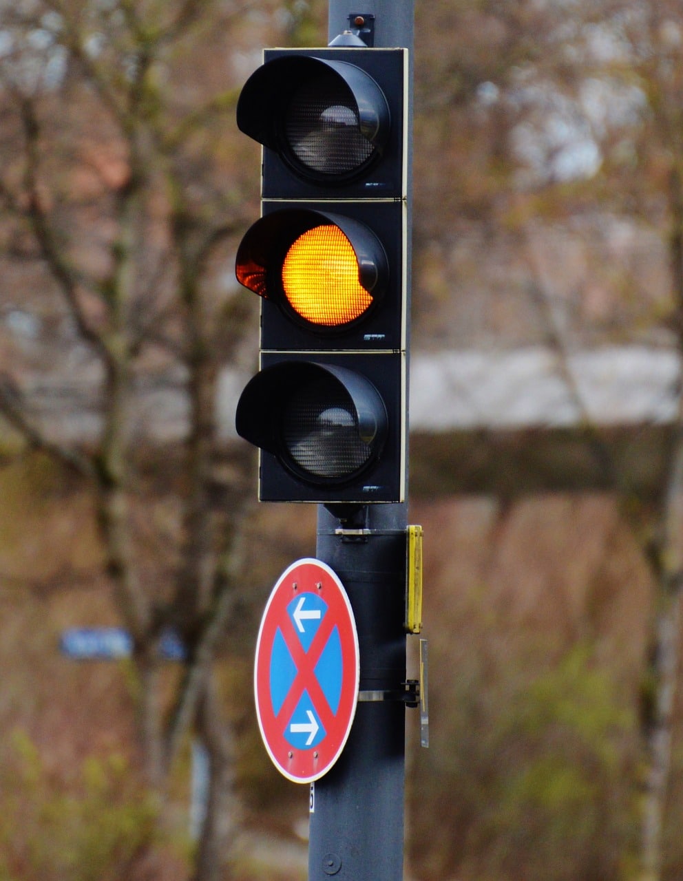 Gelbe Ampel Uberfahren Und Trotzdem Bussgeld Zahlen