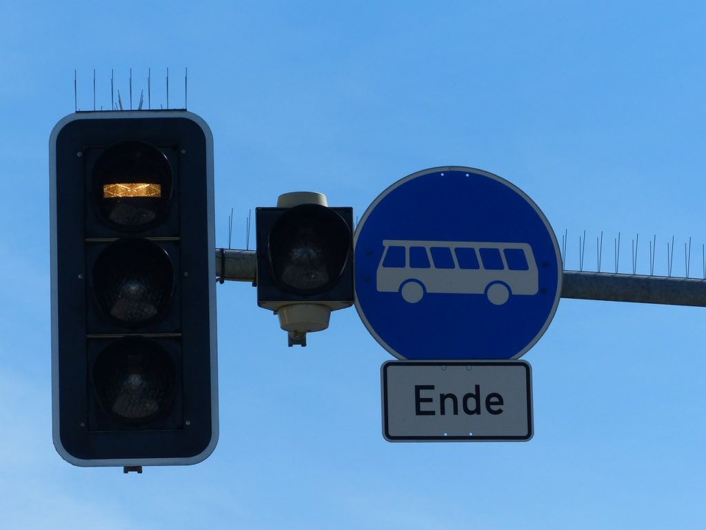 Lichtzeichen auf der Busspur