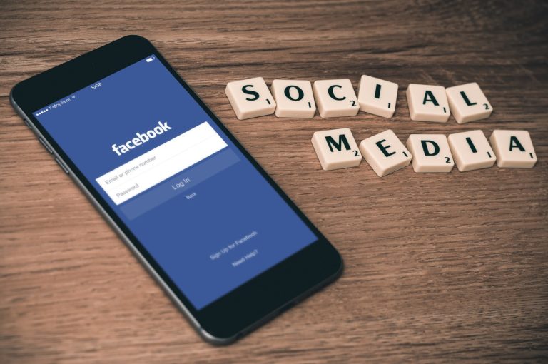 Urteil: Facebook muss gegen Beleidigungen vorgehen