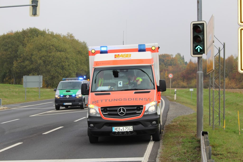 Blaulicht und Martinshorn: Was müssen Autofahrer tun? - Marktcheck - TV