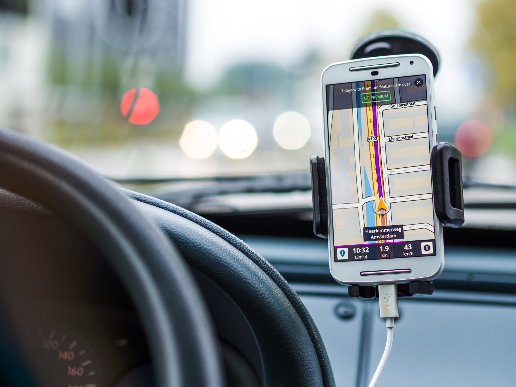Mit Handy am Steuer von Polizei gesehen Einspruch sinnvoll 