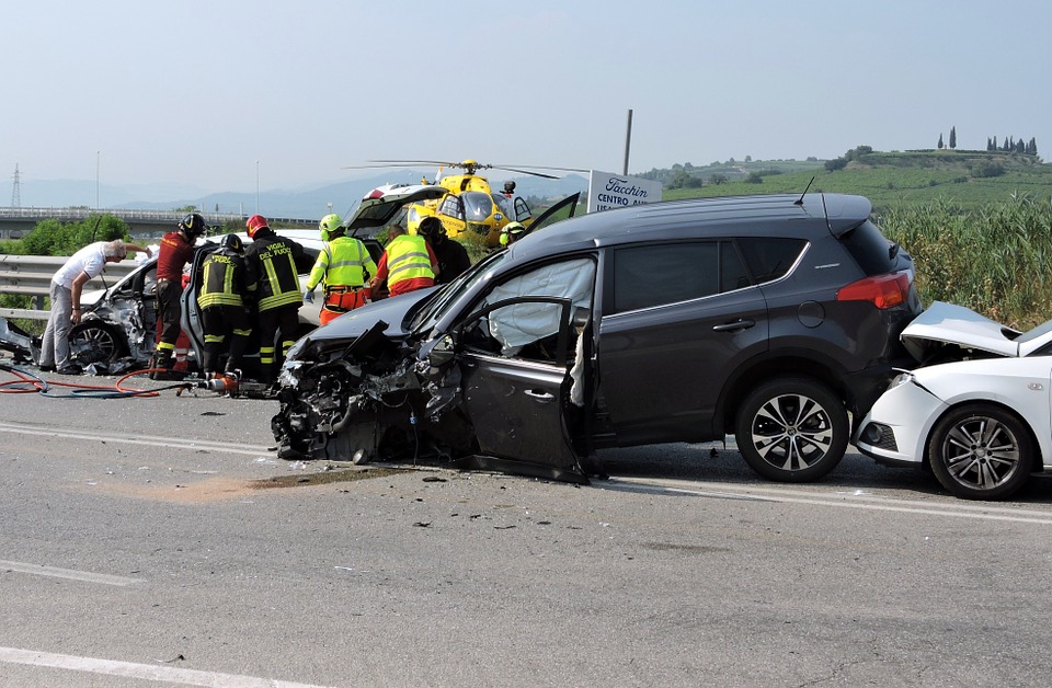 Durch Verstöße gegen die Verkehrsregeln können Unfälle passieren.