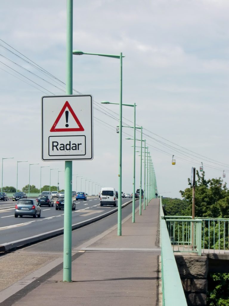 Verkehrsüberwachung: Polizei und Ordnungsämter sorgen für die Einhaltung der Verkehrsregeln.