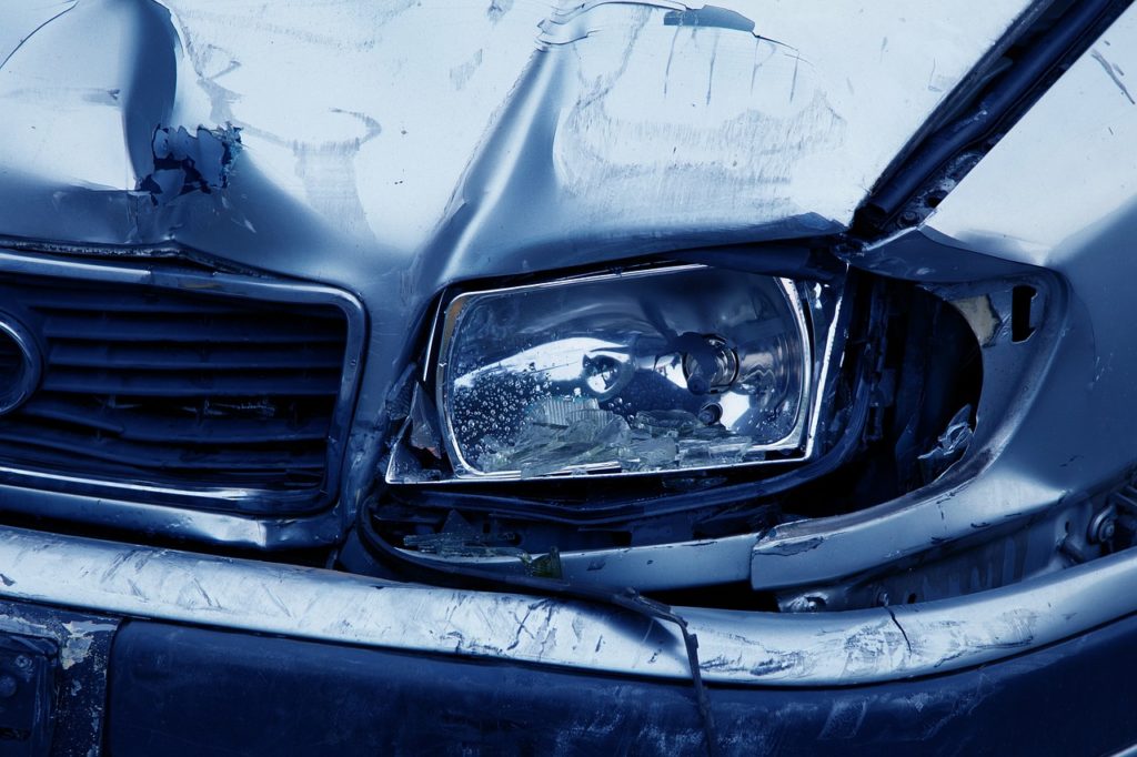 Für einen Unfall im Straßenverkehr kann es verschiedene Ursachen geben. 