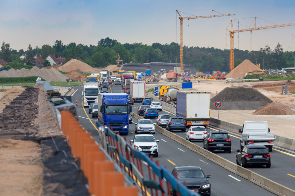 Autobahn-Baustelle und Stau