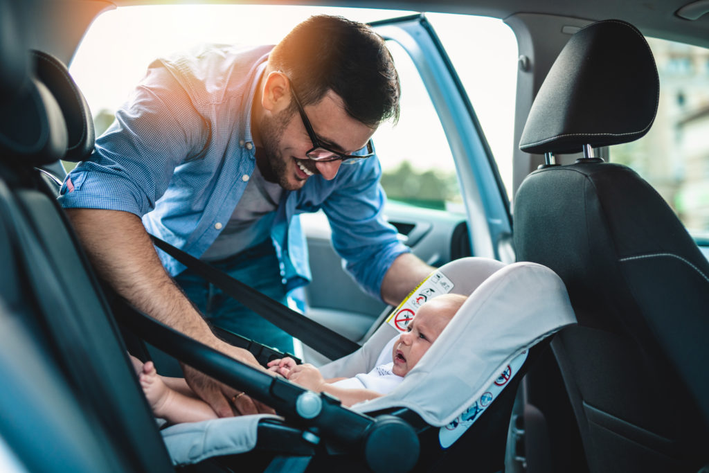 Kindersitz befestigen ohne Isofix