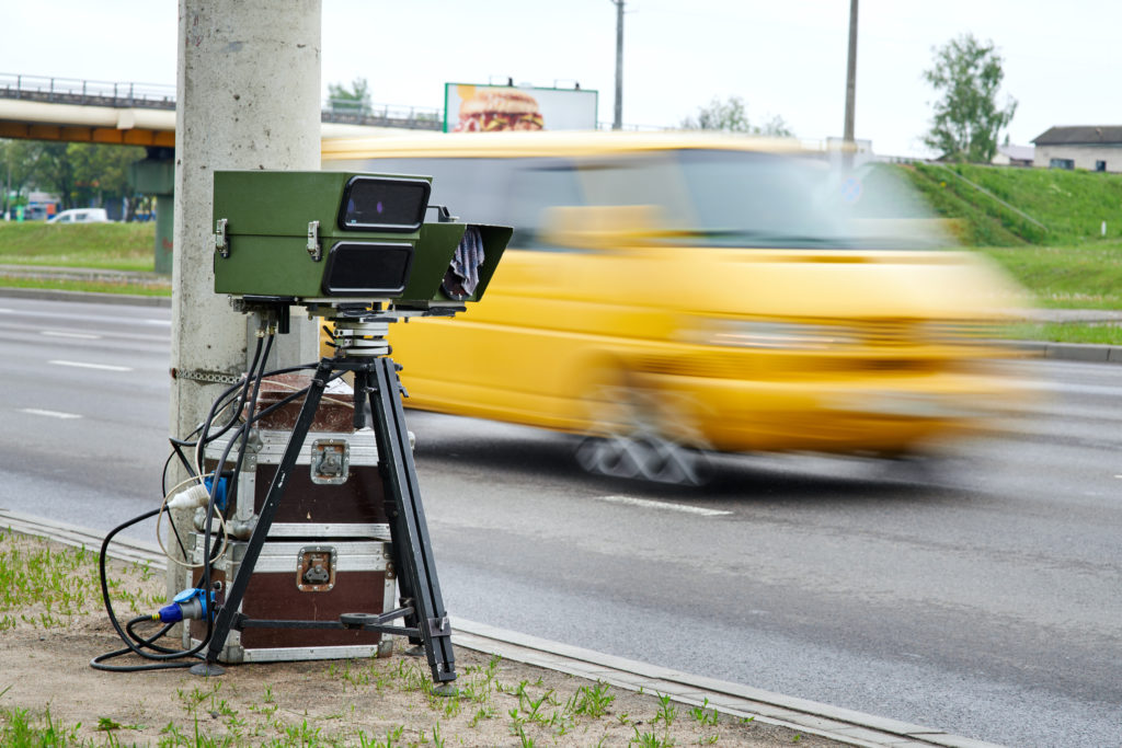 Strafenkatalog: Blitzer bei Geschwindigkeitsüberschreitung mit dem Auto