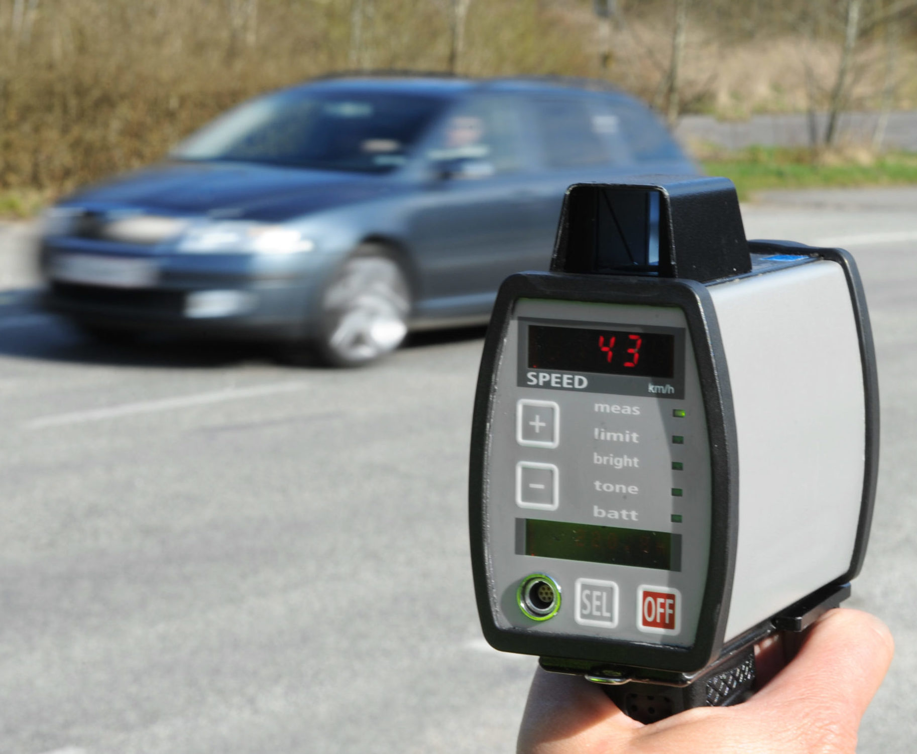 Geschwindigkeitsmessung mit Laser Wie genau messen LaserBlitzer?