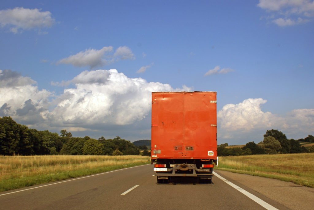 Lkw auf der Landstraße