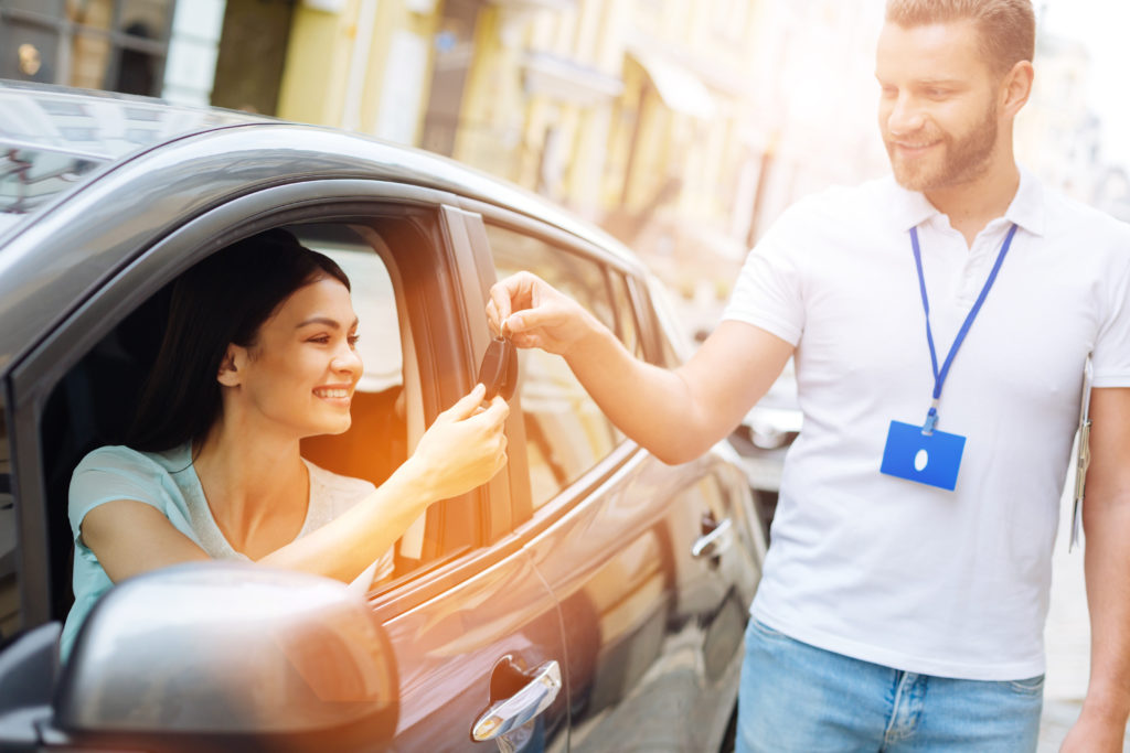 Mietwagen bei Autovermietung ausleihen