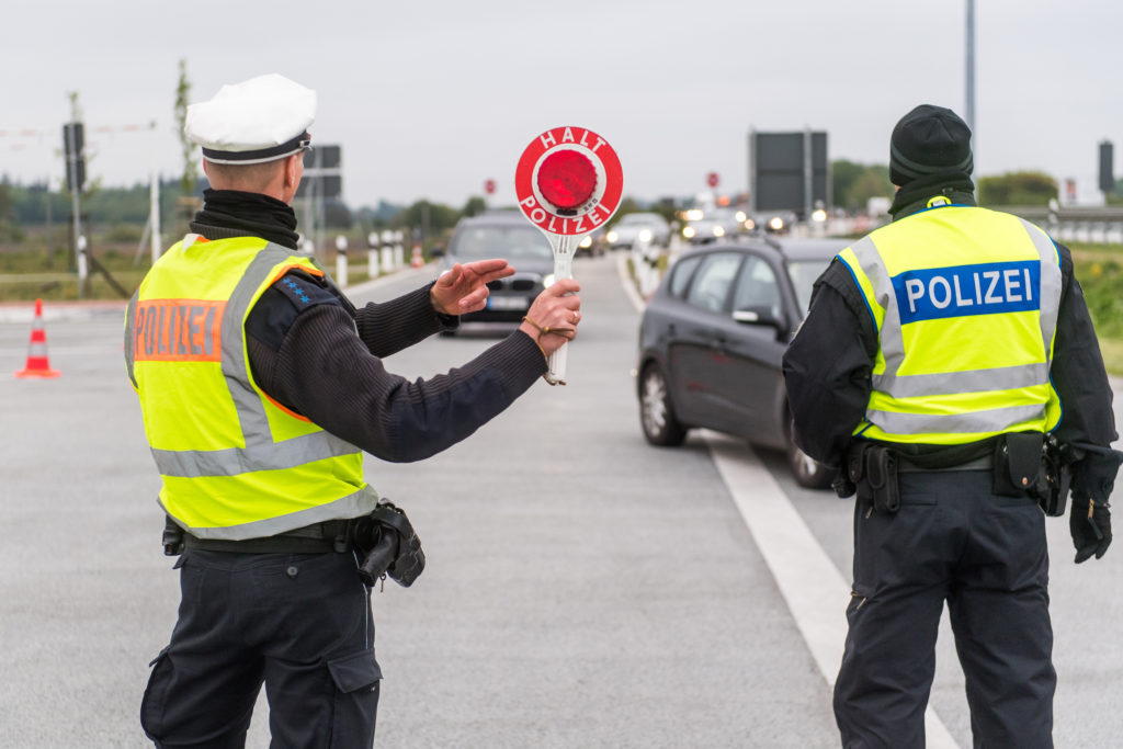 Polizeikontrolle auf der Straße