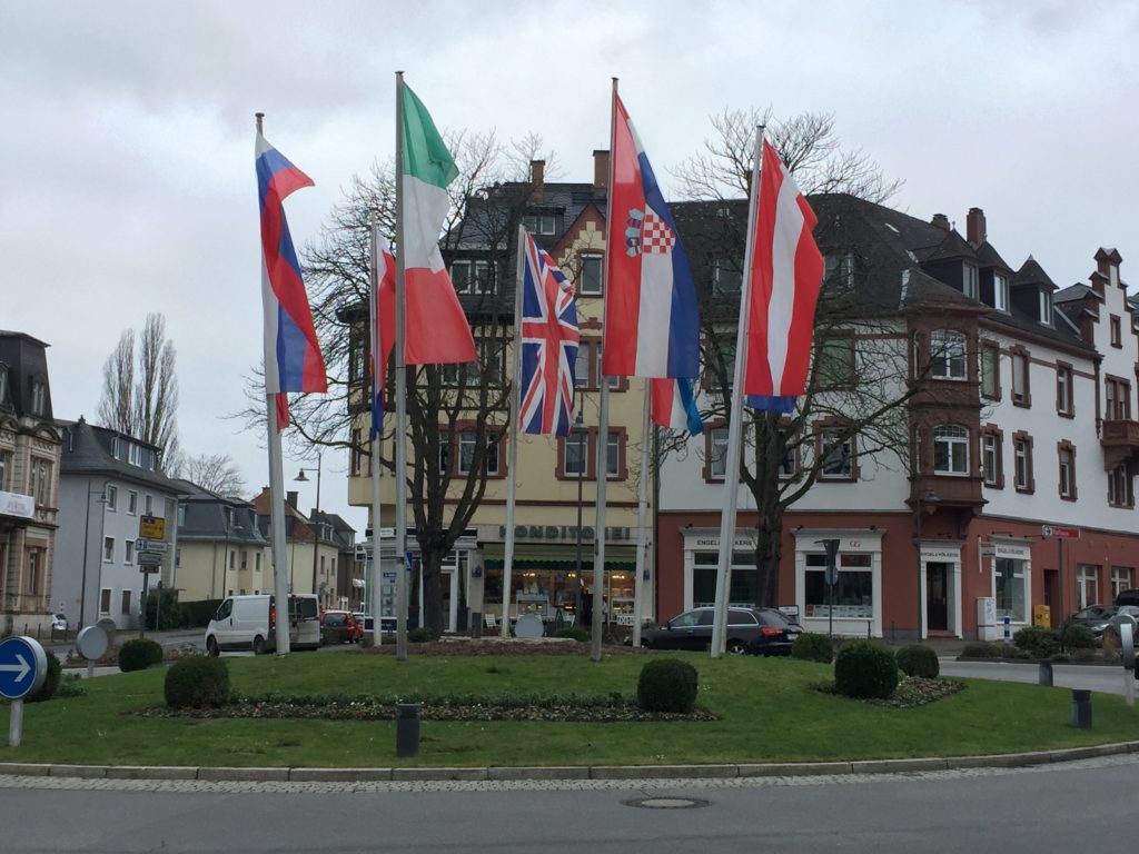 Auch Geschwindigkeitsüberschreitungen im Ausland können teuer werden.