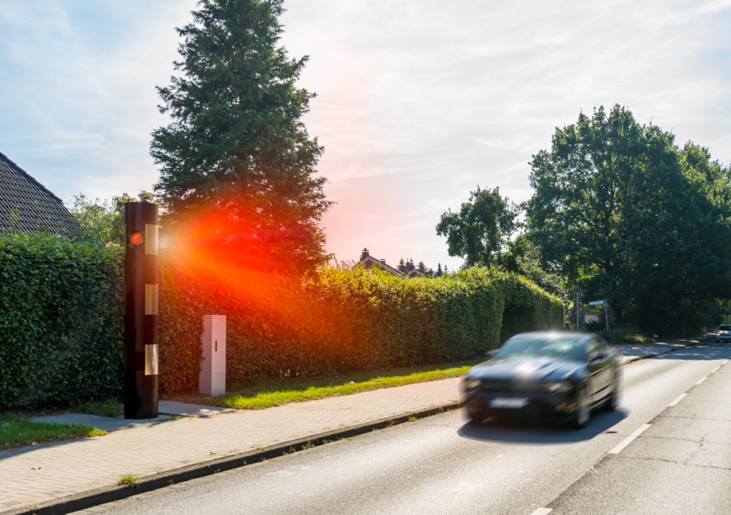 Auto von Laser-Blitzer geblitzt