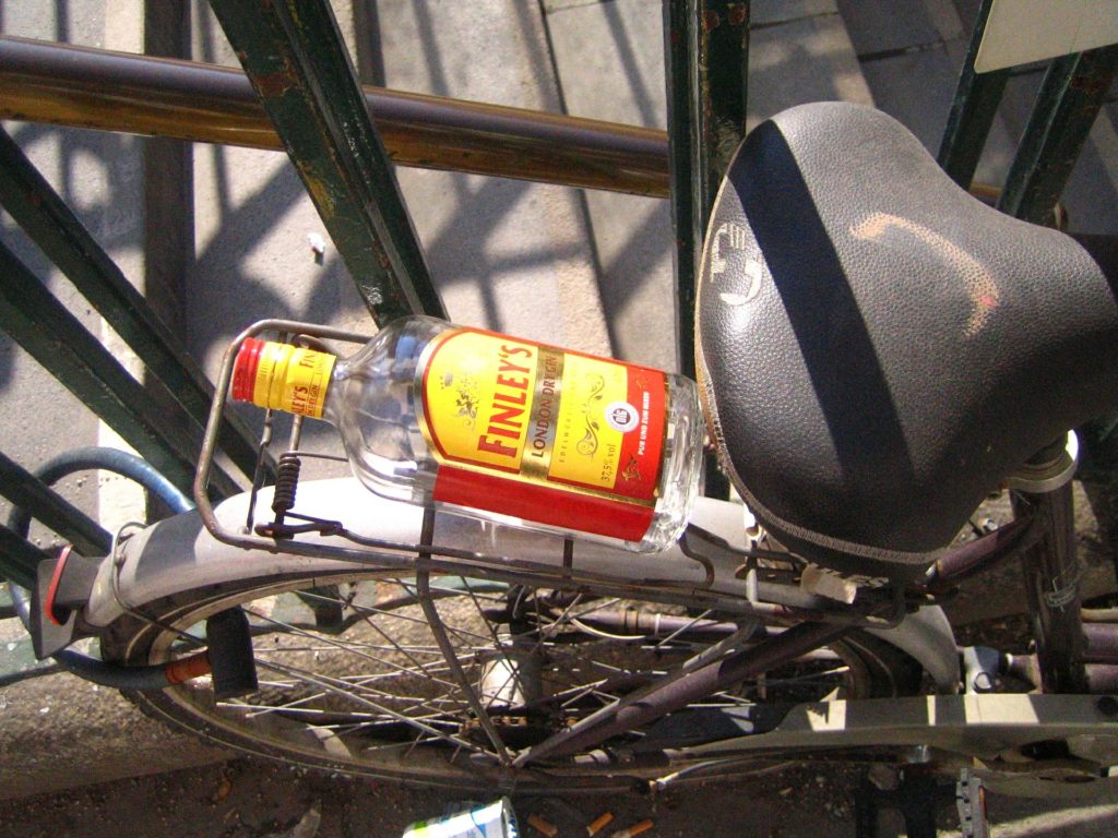 Alkohol auf dem Fahrrad kann Konsequenzen aus dem Bußgeldkatalog nach sich ziehen.