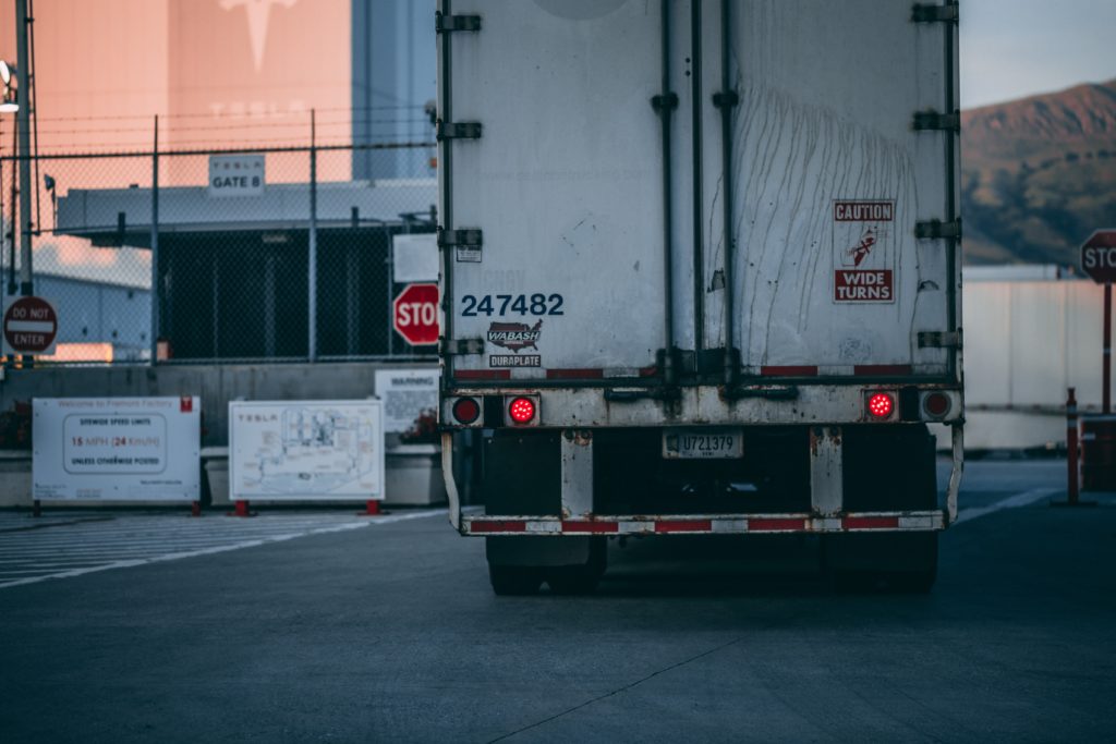 lkw, lastwagen, lastkraftwagen, geblitzt, blitzer, straße, tempolimit, autobahn