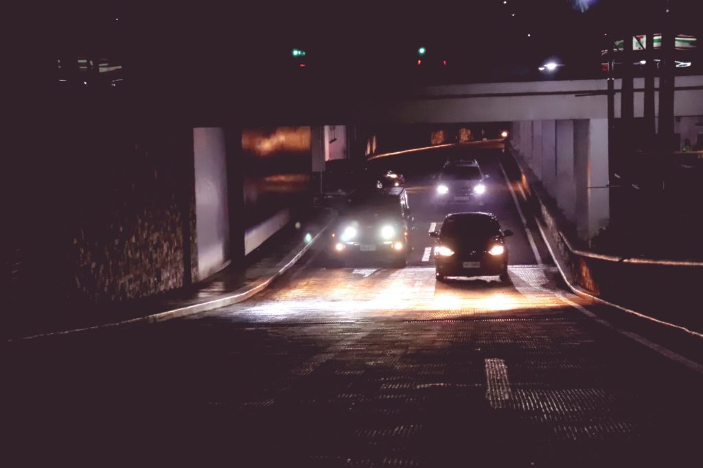 Verkehrskontrolle mit Radar im Tunnel und bei Dunkelheit