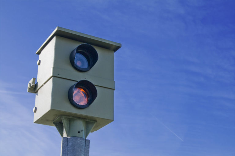 Traffipax TraffiPhotS von Jenoptik PiezoBlitzer im Starenkasten