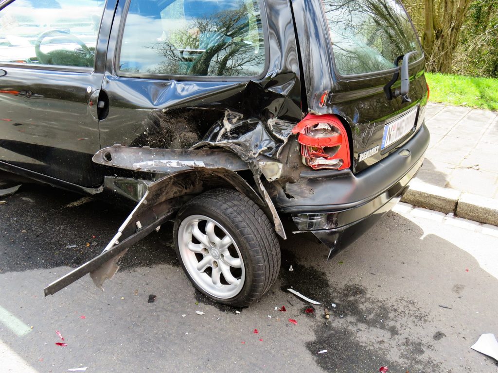 Dienstfahrt mit privatem Pkw: Wer haftet bei einem Unfall?