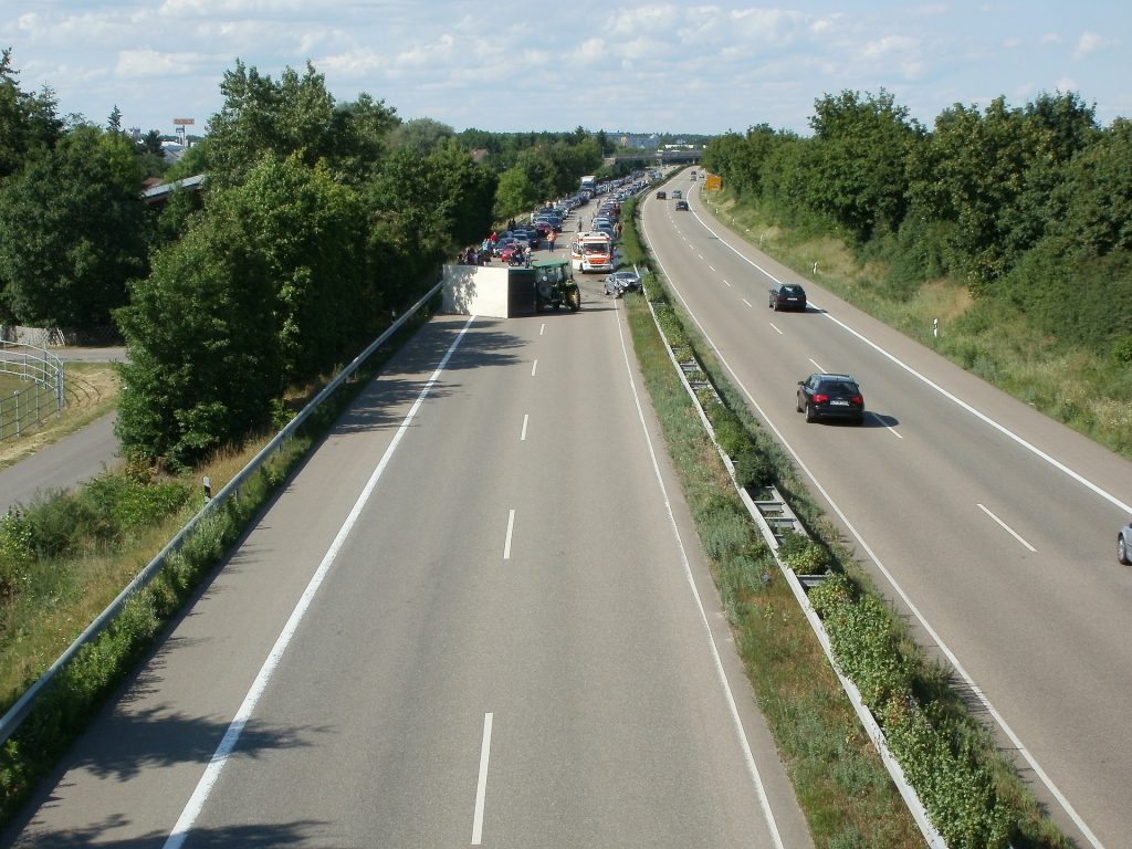 Unfall auf Autobahn: Was ist zu tun?