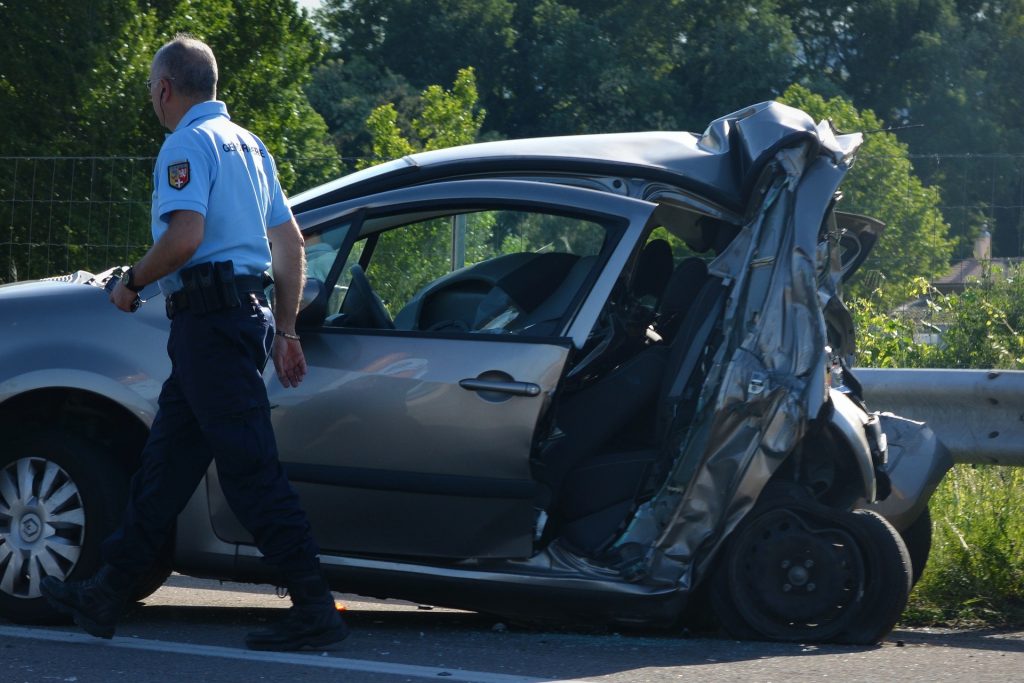 Bei einem Unfall im Ausland sollte man die wichtigsten Schritte zur Schadensmeldung kennen.