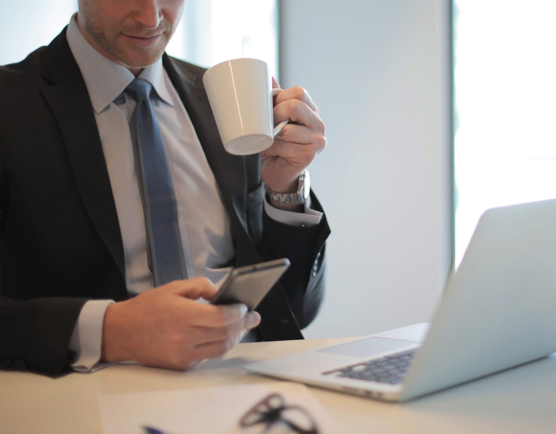 Abmahnung wegen Handy am Arbeitsplatz Handyverbot auf der Arbeit?