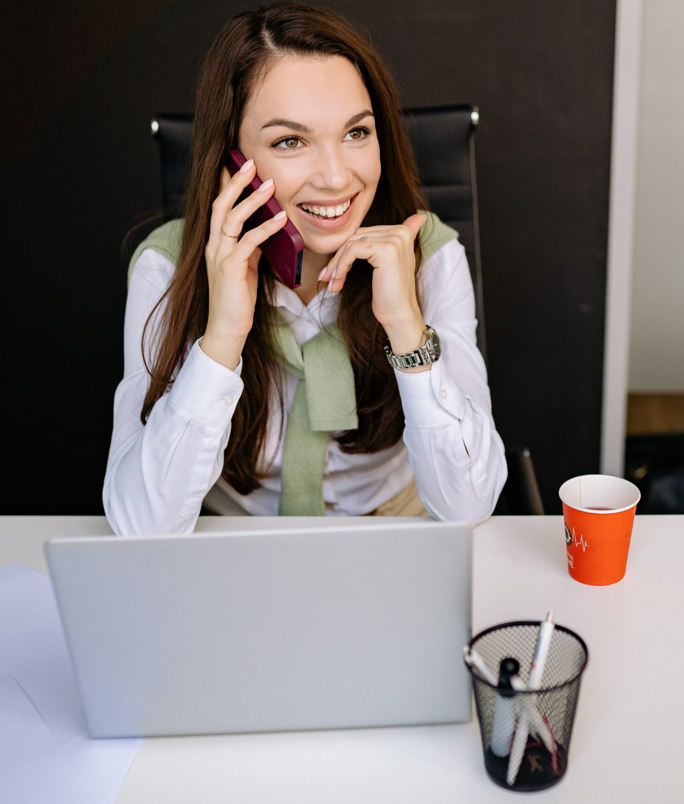 Darf Arbeitgeber Verlangen App Auf Privates Handy Zu Installieren Abmahnung wegen Handy am Arbeitsplatz: Handyverbot auf der Arbeit?