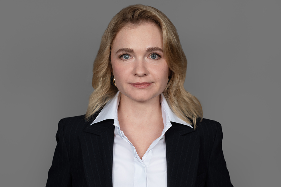 Das Portrait zeigt eine spezialisierte Rechtsanwältin.